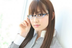 Haruna Kojima Dari AKB48 Mengiklankan Pakaian Dalam Yang Terinspirasi Dari Film Frozen