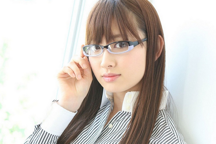 Haruna Kojima Dari AKB48 Mengiklankan Pakaian Dalam Yang Terinspirasi Dari Film Frozen