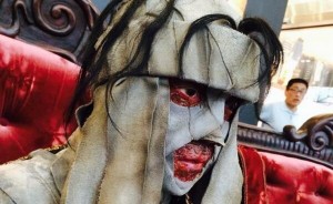 Patung Shishio dan Kostum Kenshin Dipamerkan di Shinjuku Piccadilly