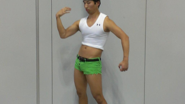 Cosplay Gon “Hunter x Hunter” Dengan Rambut Super Niat