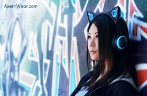 Dengan Headphone Ini, Kamu Bisa Mendengarkan Musik Sambil Terlihat Moe!