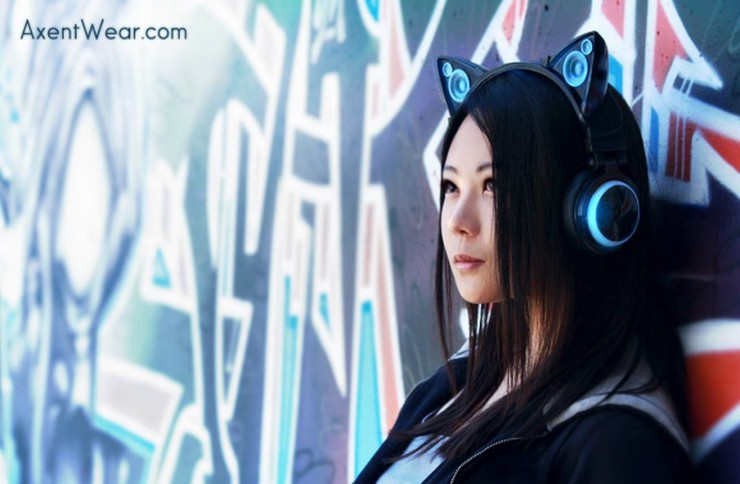 Dengan Headphone Ini, Kamu Bisa Mendengarkan Musik Sambil Terlihat Moe!