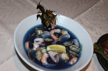 Cukup Beranikah Kamu Makan Ramen Biru Final Fantasy Ini?