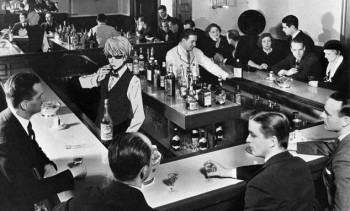Lihat Berbagai Karakter Anime Tampil Dalam Berbagai Foto Potongan Sejarah