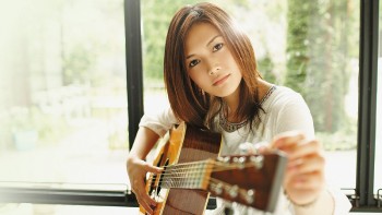 YUI Buka Suara, Umumkan Pernikahan Dan Ternyata Sedang Mengandung