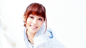 Akhir Tahun, Seiyuu Yoko Hikasa Berikan Kejutan dengan Pengumuman Pernikahan