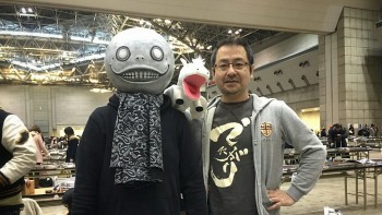 Kreator NieR, Yoko Taro Berjualan Doujin di Comiket 89