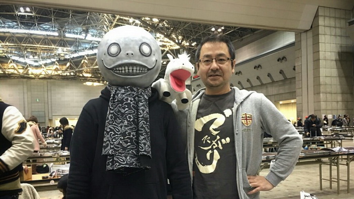 Kreator NieR, Yoko Taro Berjualan Doujin di Comiket 89