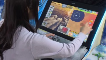 Lihat Ootsubo Yuka dan Fujita Saki Bermain 'KanColle Arcade' di Video Ini