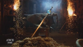 Sukses dengan Elucidator, Man at Arms Sekarang Buat Pedang Milik Asuna