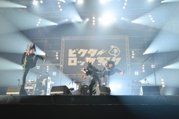 CoFesta Ambassador Bawa 3 Teman Dari Indonesia Moshing Di Victor Rock Festival
