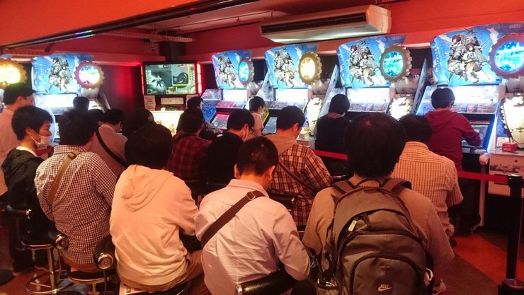 Pemain KanColle Arcade Rela Mengantri Berjam-jam Untuk Bermain 30 Menit