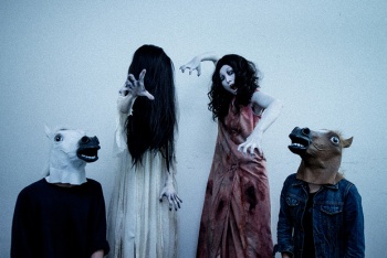 Kampanye Sadako vs Kayako Berlanjut Dengan Balapan Kuda