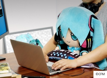 Bandai Hadirkan Cushion Hatsune Miku Yang Dapat Kamu Peluk