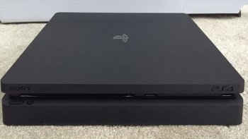 Foto PlayStation 4 Slim Beredar di Internet